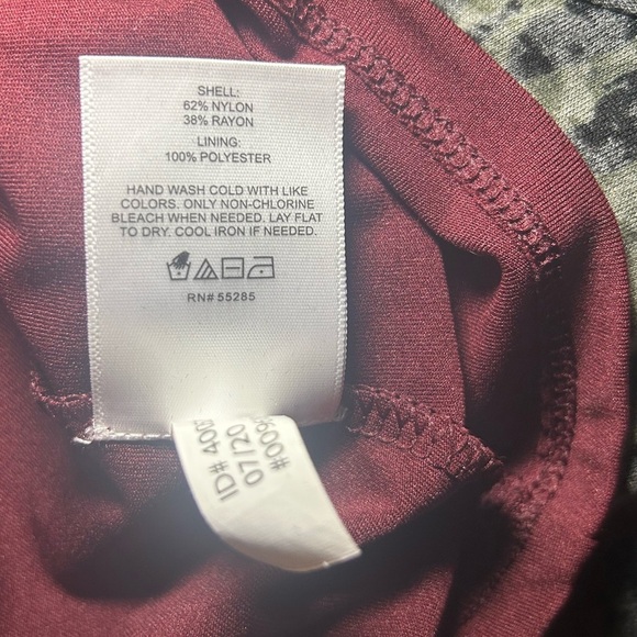 Express red lace blouse, medium - Picture 5 of 5